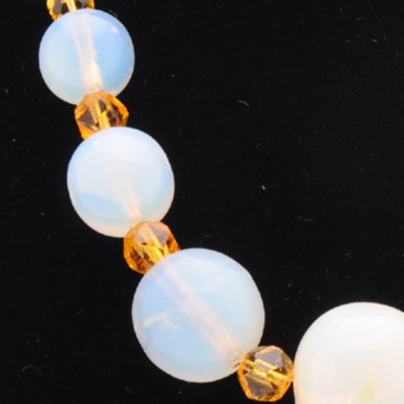 Vintage Smoky White and Gold Glass Crystal Bead Necklace from the 1940s - Picture 2 of 6